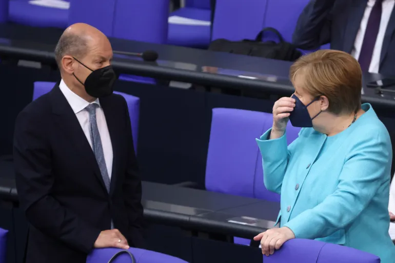 In Deutschland wächst die Debatte über den Handel mit China, während Merkel dem Ende ihrer Amtszeit näherkommt